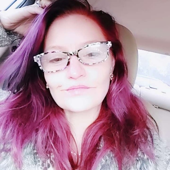 Meet your Posher, Amy - Picture 1 of 2